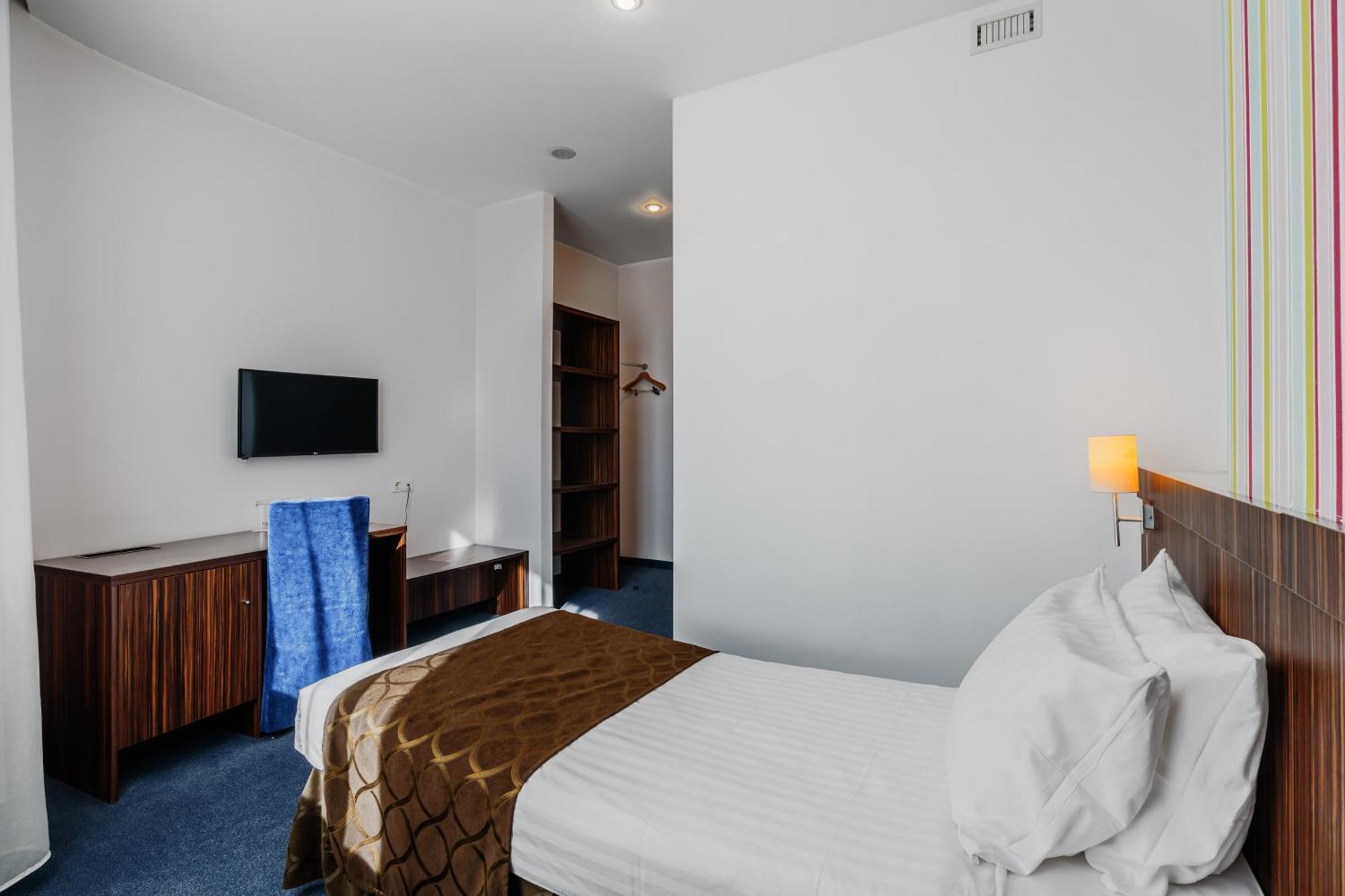 Rija Vef Hotel With Free Parking Riga Quarto foto