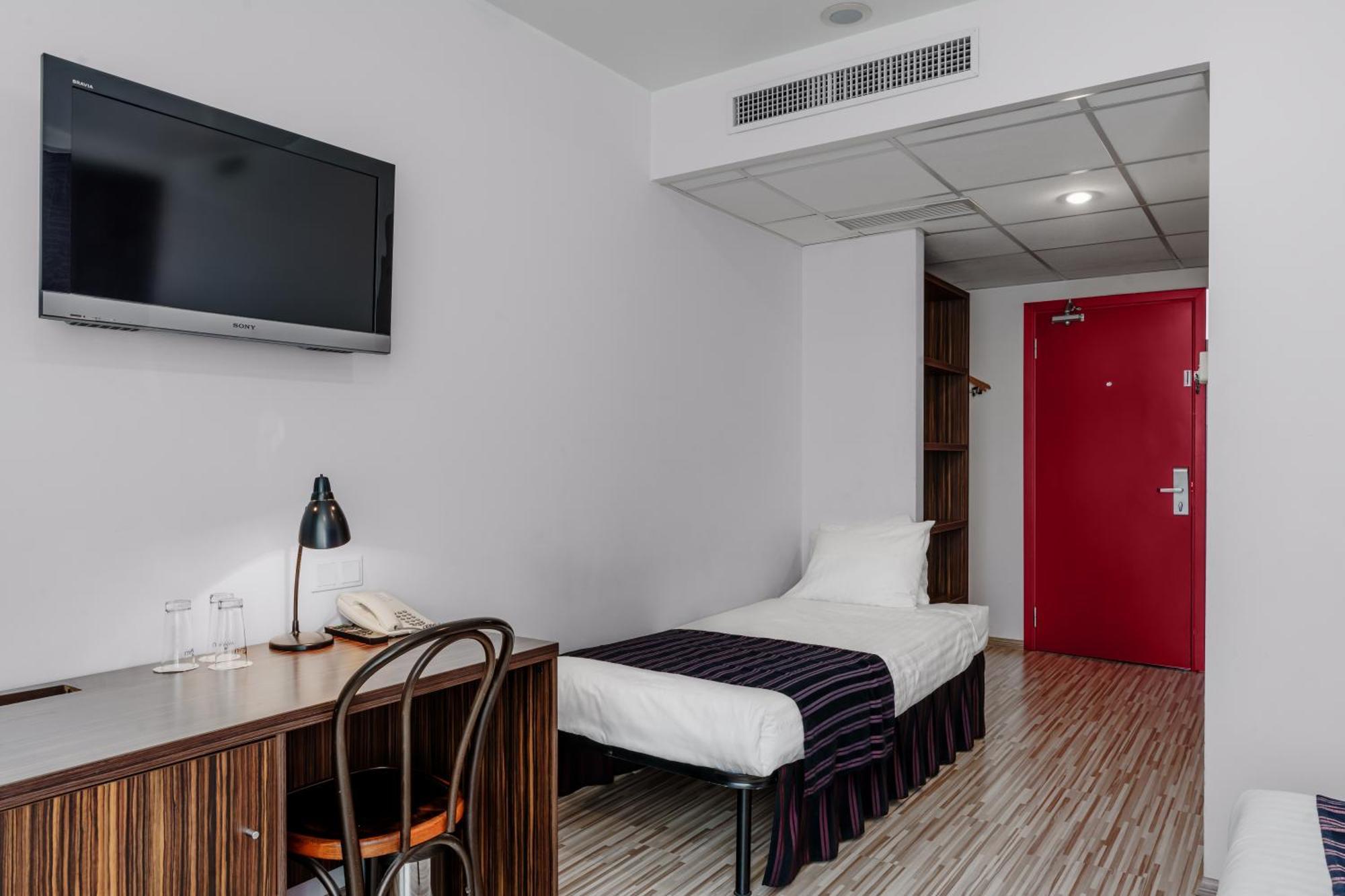 Rija Vef Hotel With Free Parking Riga Quarto foto
